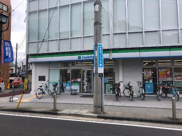 コンビニ　ファミリーマート 大綱中学校前店（コンビニ）まで611m