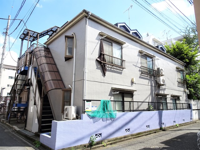 建物外観　通勤、通学に便利な駅から徒歩２分の立地です☆