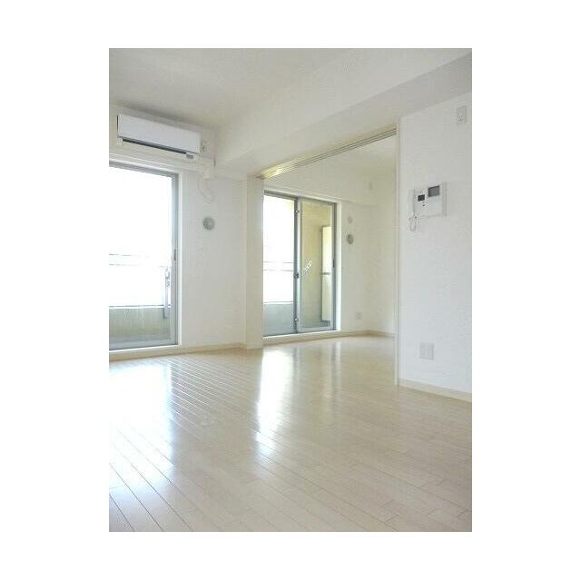 居室・リビング　以下、別部屋参考写真