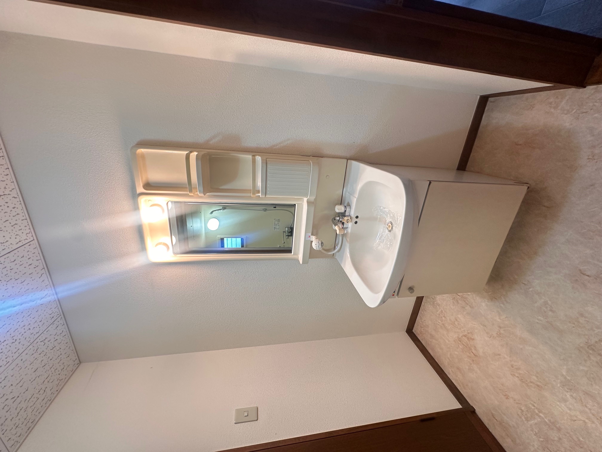 洗面設備　身支度が楽になる独立洗面台付き