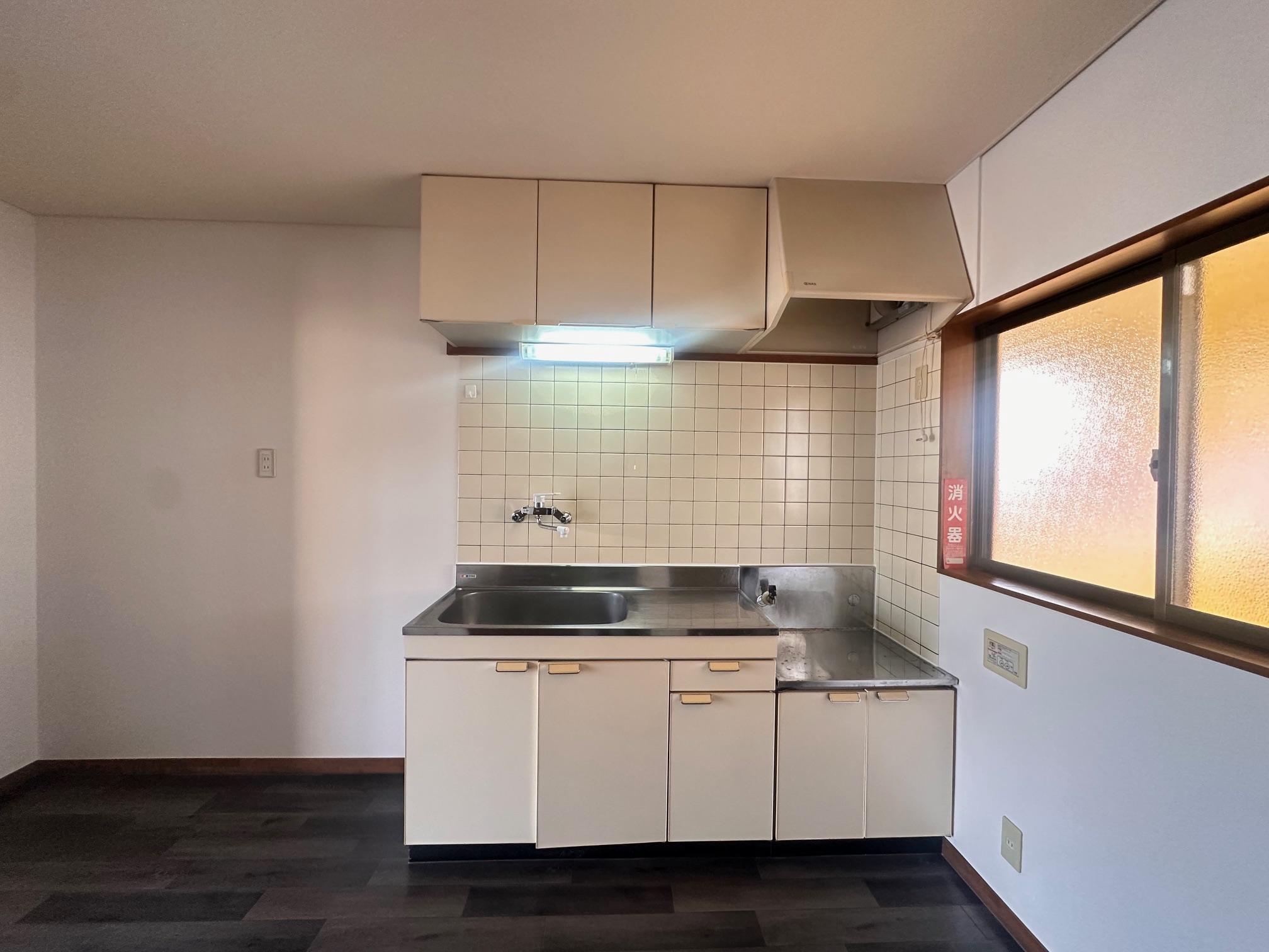 キッチン　ガスコンロ２口置けます！