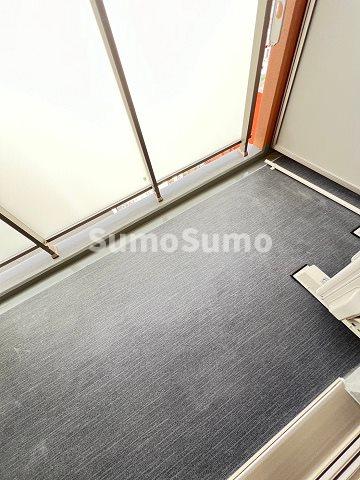 バルコニー　暖かな日差しのふりそそぐバルコニー