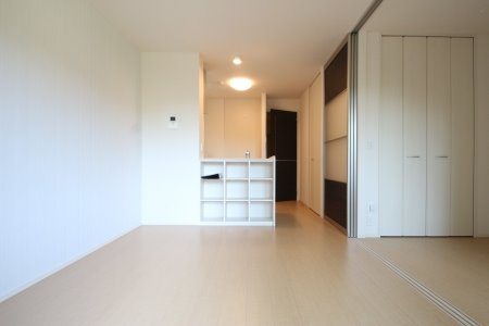 居室・リビング　同型タイプ参考写真。