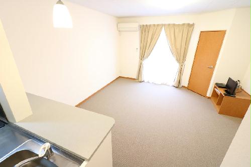 居室・リビング　当社人気のゆとりある居室でくつろぎの空間を！