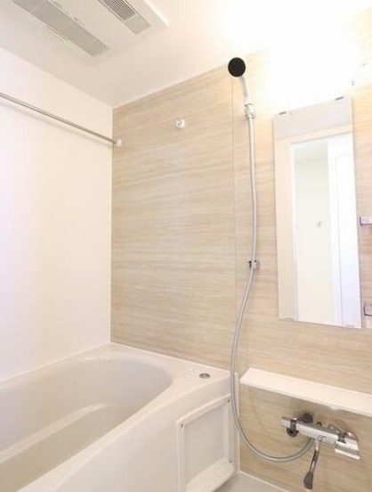 バス・シャワールーム　落ち着いた空間のお風呂です