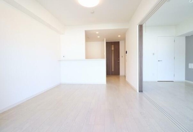 居室・リビング　こちらのリビングで趣味の時間をお楽しみください