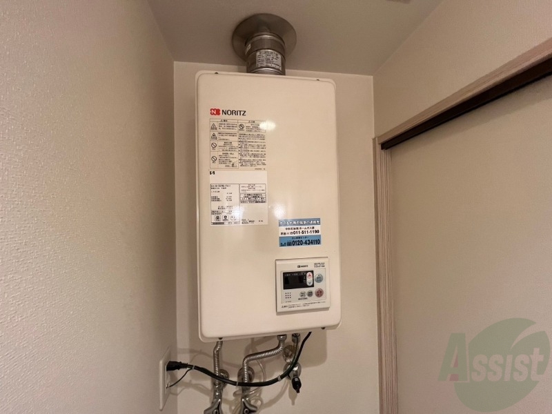 その他設備　ガス給湯器です。操作しやすいパネルになってます。