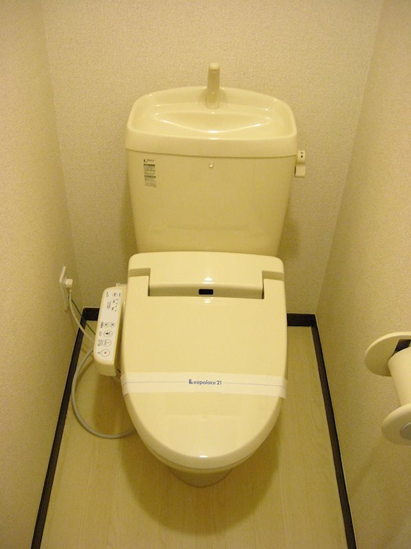 トイレ　温水洗浄便座付き