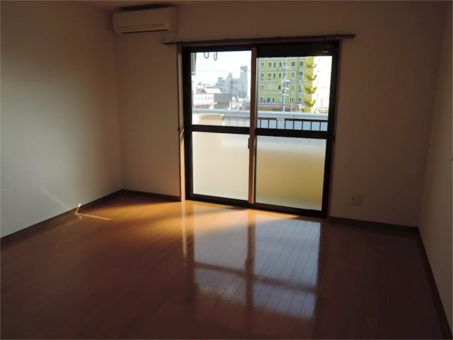 居室・リビング　居室にはエアコンが備付けです！