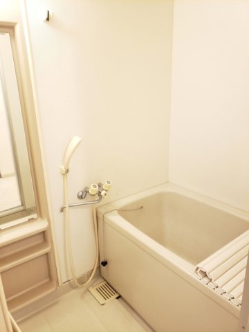 バス・シャワールーム　シンプルで清潔感のある浴室です♪