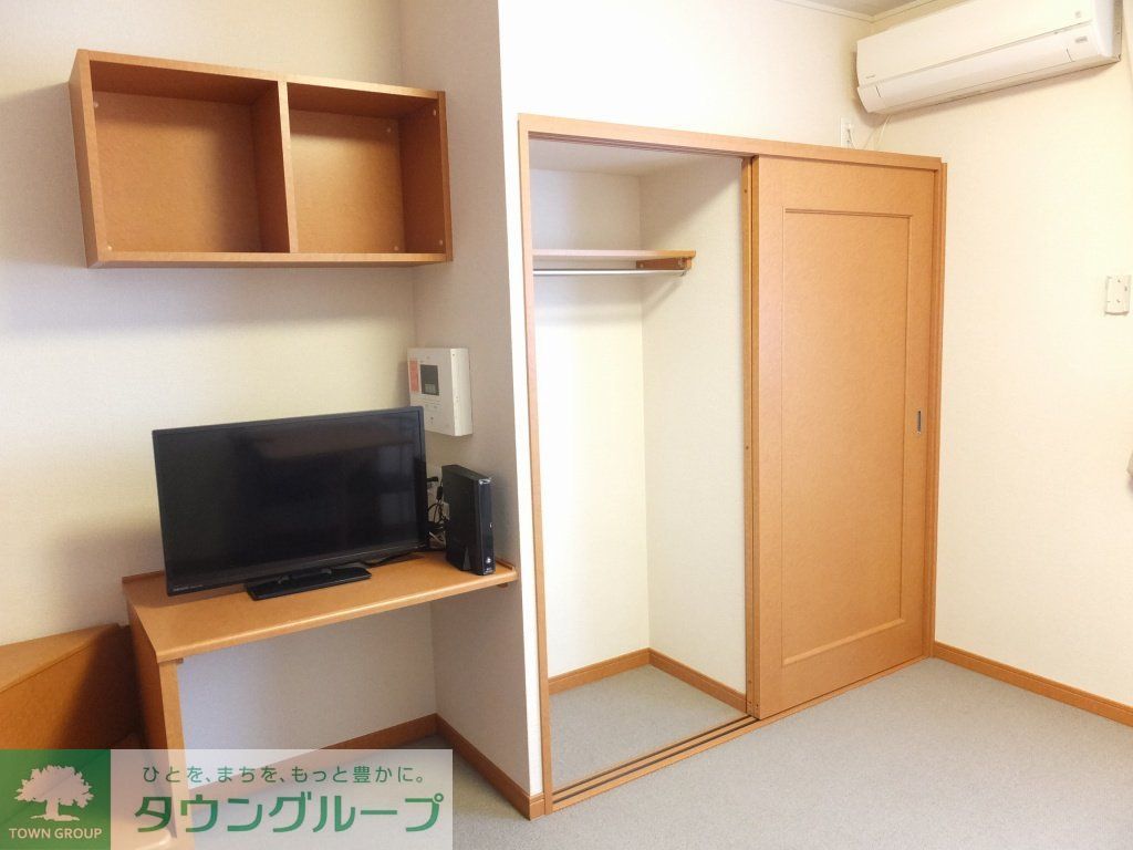 その他部屋・スペース　ポール付きのクローゼットなら大切なお洋服もシワになりません。