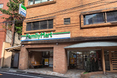 コンビニ　ファミリーマート 上原三丁目店（コンビニ）まで310m
