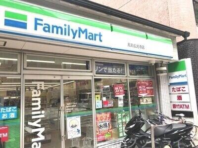 コンビニ　ファミリーマート烏丸仏光寺店（コンビニ）まで212m