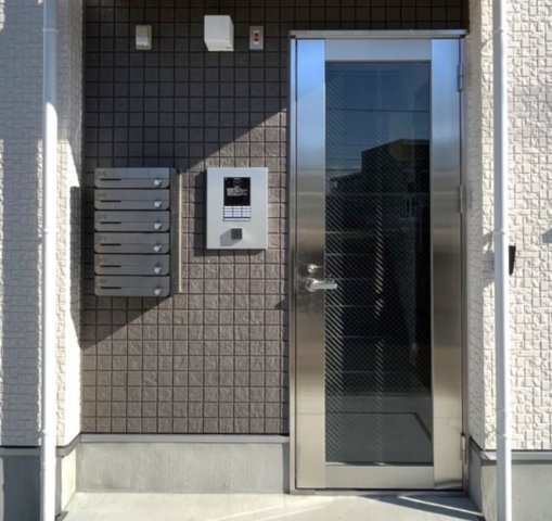 エントランス　安心のオートロック付き♪　※モデルルームの為、現状を優先致し