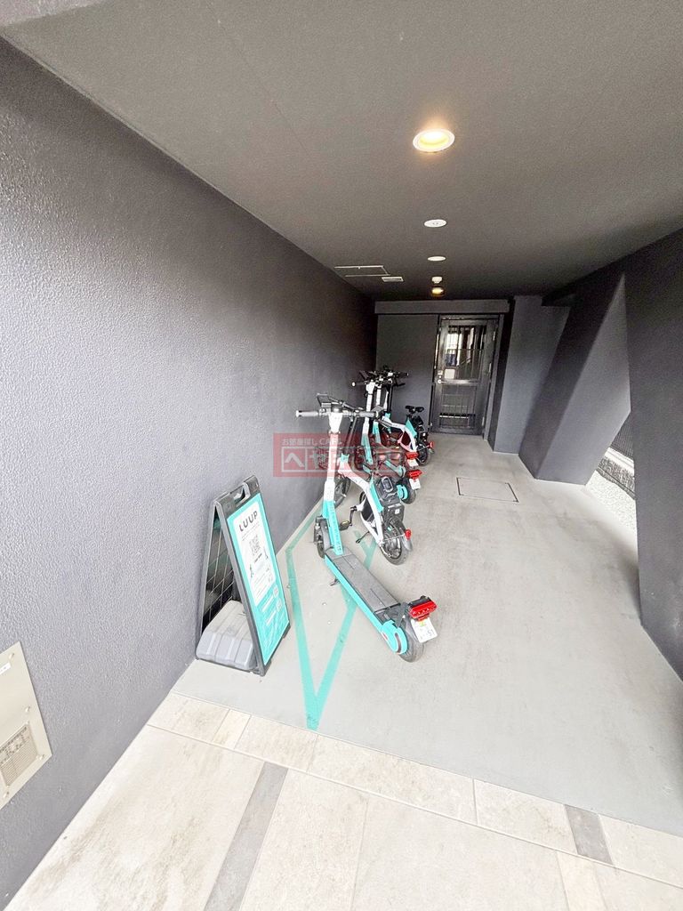 エントランス　駐車場
