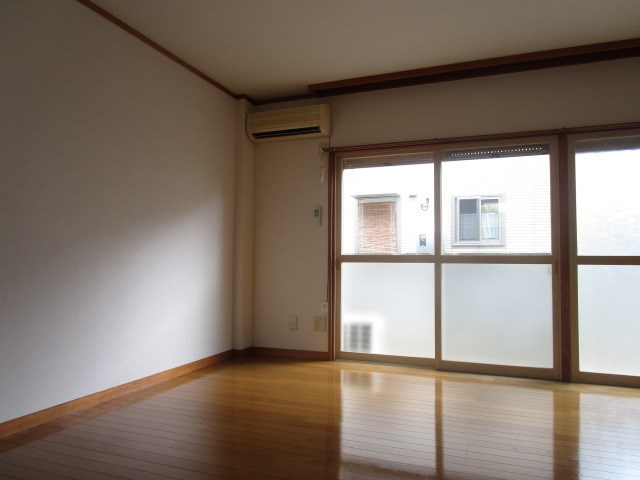 居室・リビング　※写真は別部屋のものです。（参考）