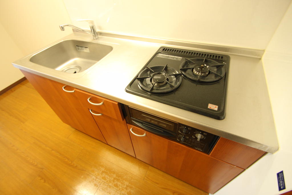 キッチン　２口コンロのシステムキッチンです。
