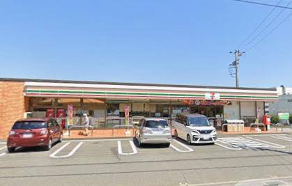 コンビニ　セブンイレブン厚木緑ケ丘店（コンビニ）まで585m