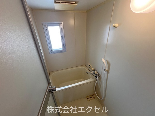 バス・シャワールーム　ゆったりくつろげるお風呂です。