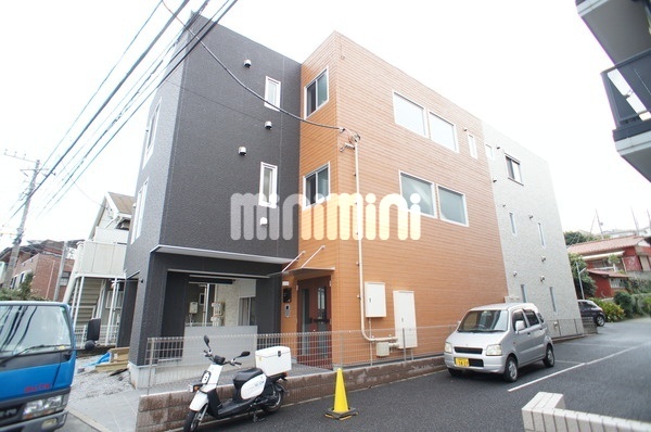 建物外観　ミニミニでは仲介手数料が家賃の半額プラス消費税です。