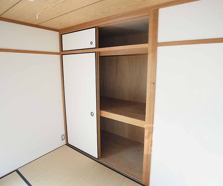 収納　押入