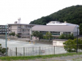 中学校　馬堀中学校（中学校）まで833m