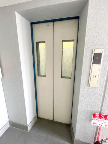 その他共有部分　エレベーターがあると重たい荷物も簡単に部屋まで運べますよ