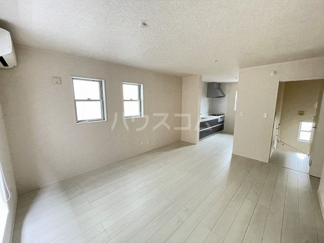 戸塚東戸建の居間写真