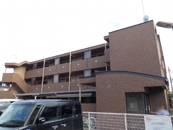 プラザハイツ二ツ屋B棟の外観写真