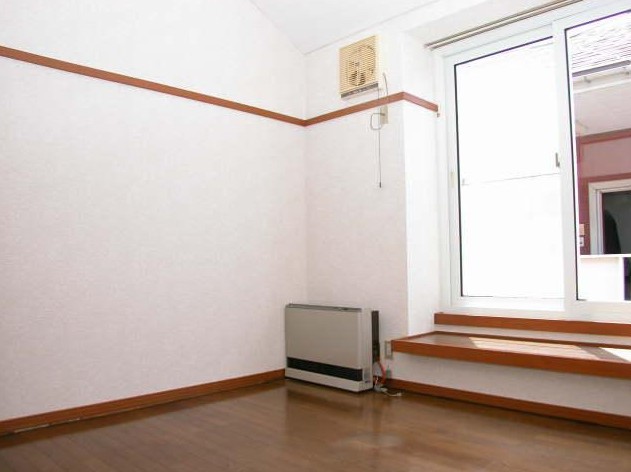 ●ロイヤルいちい長苗代Aの居間写真