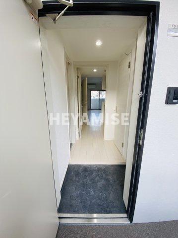 玄関　※同間取りの別の階のお部屋の画像です※現況を優先します