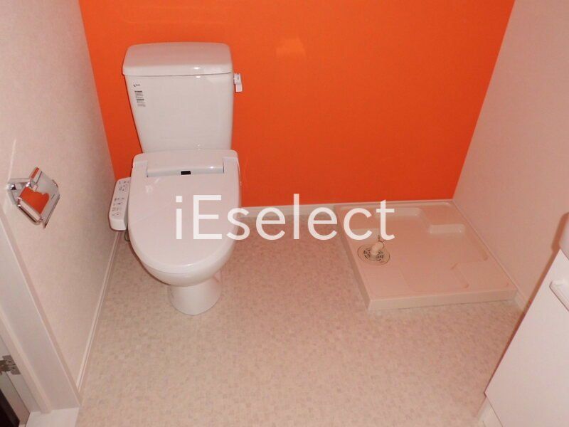 トイレ　温水洗浄便座付きのトイレです
