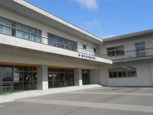 小学校　中藤小学校（小学校）まで700m