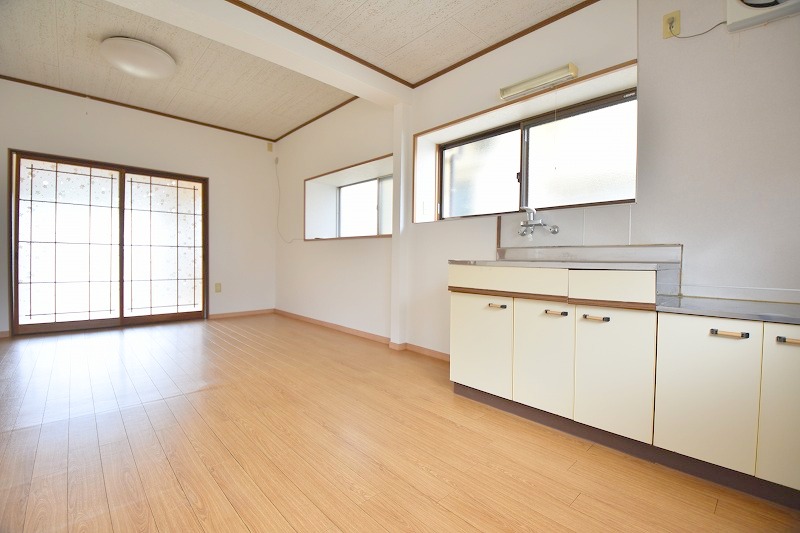 畑賀2丁目貸家の居間写真