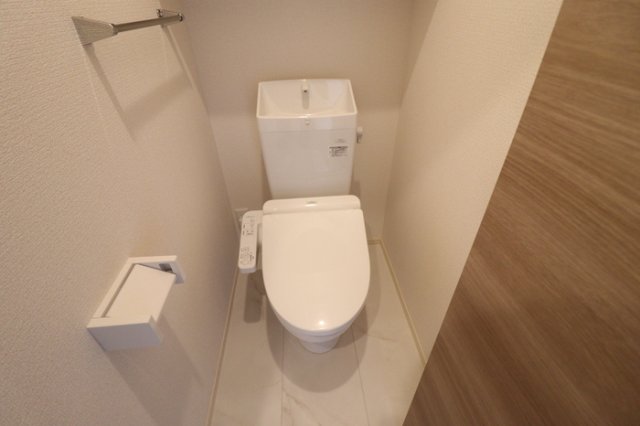 ＪＲ豊肥本線 南熊本駅 徒歩28分 3階建 築6年のトイレ写真