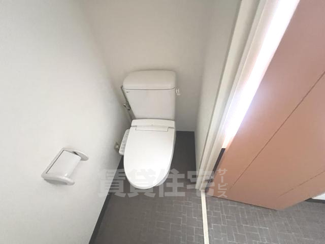 阪急神戸線 六甲駅 徒歩22分 3階建 築27年のトイレ写真