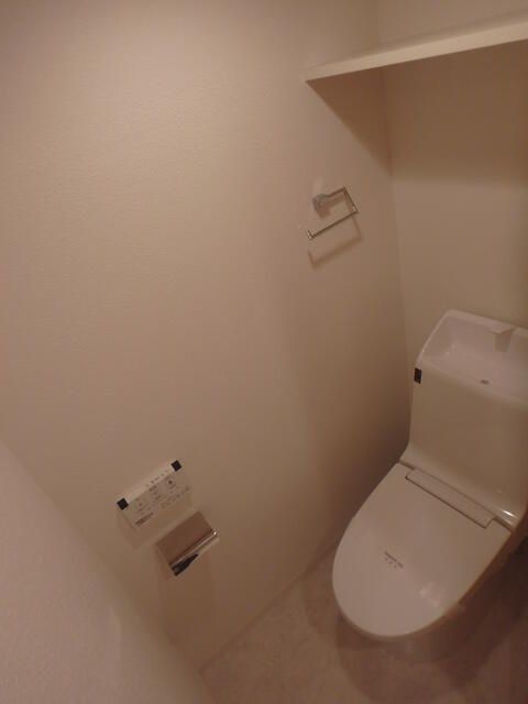 安田小網町マンションのトイレ写真