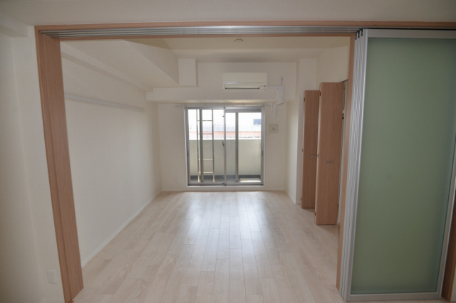 居室・リビング　写真は同マンションの別のお部屋のものです