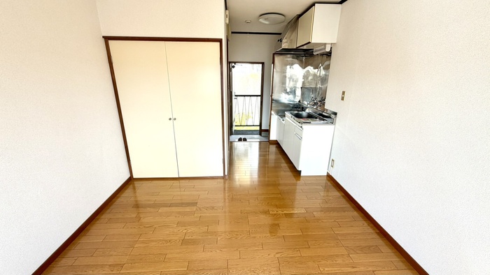 ヴィレッジ関本の居間写真