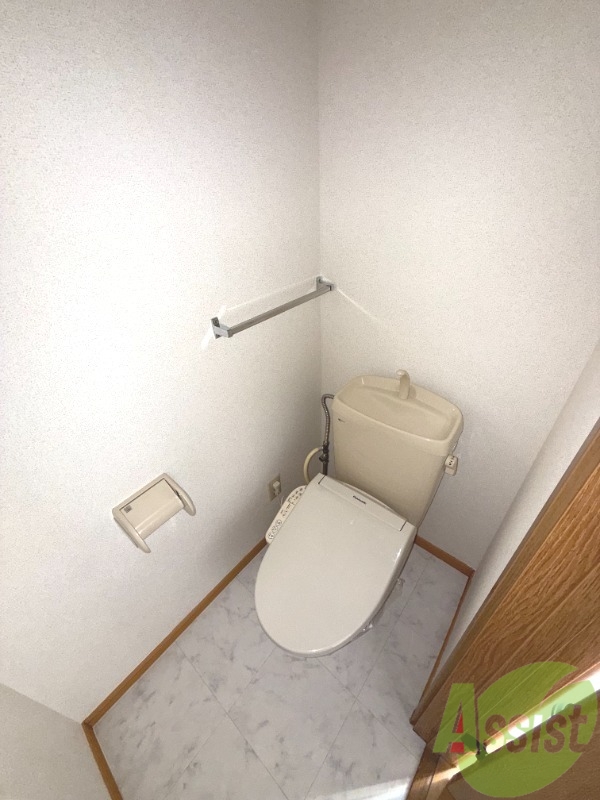 トイレ　トイレの写真です。シンプルで使いやすそうですね。