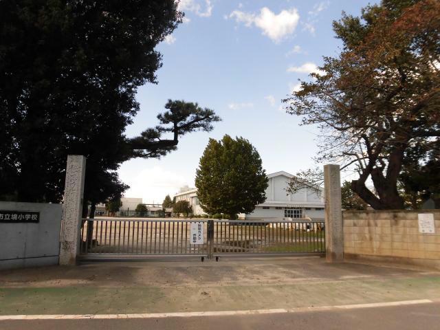 小学校　伊勢崎市立境小学校（小学校）まで1262m