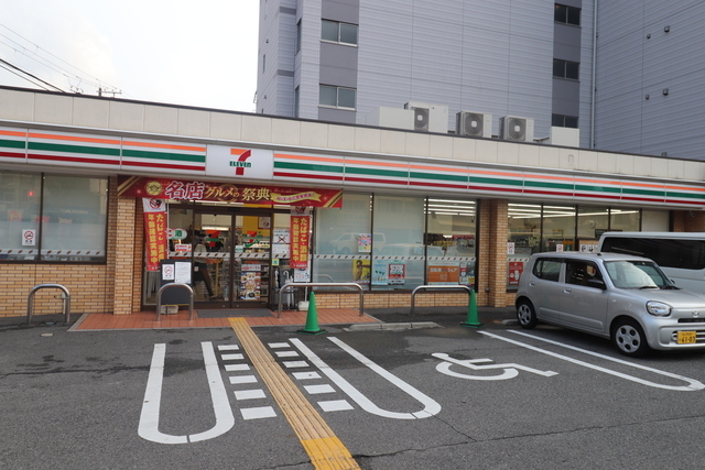 コンビニ　セブンイレブン　大阪三軒家東4丁目店（コンビニ）まで25m