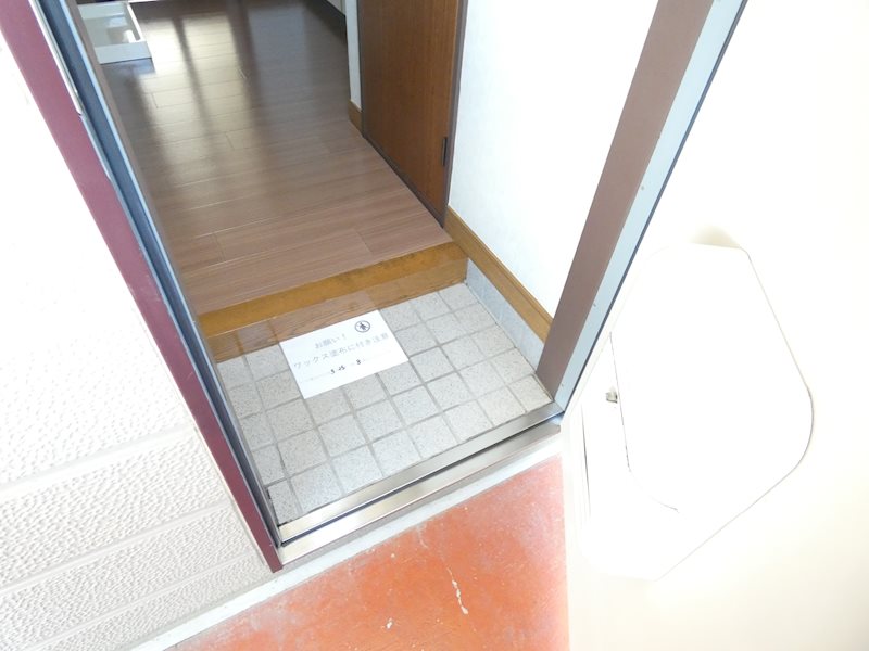 ライフワンヨシダの玄関写真