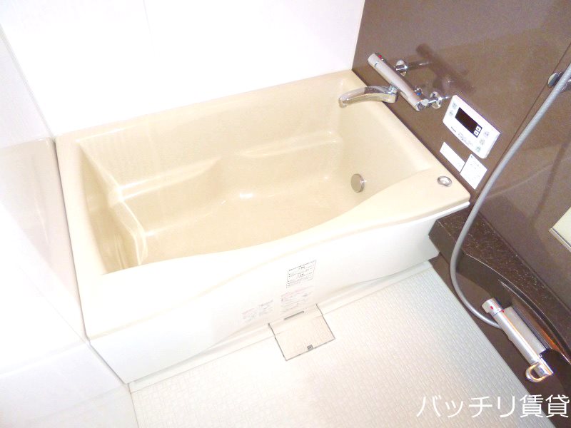 バス・シャワールーム　別号室写真の為現況を優先致します。