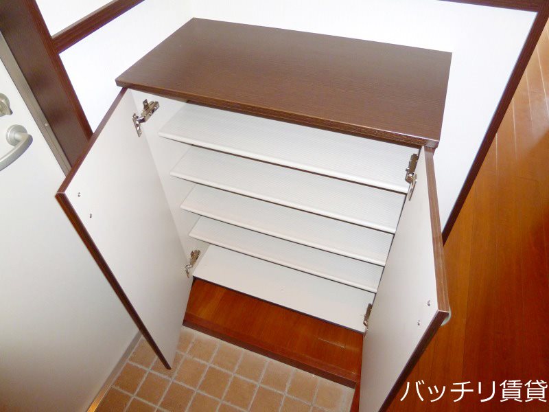 玄関　別号室写真の為現況を優先致します。
