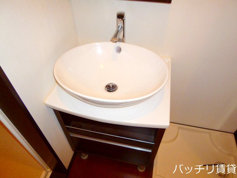 洗面設備　別号室写真の為現況を優先致します。