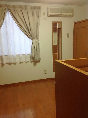 居室・リビング　※写真は１階の例です。2階の居室は絨毯となります。