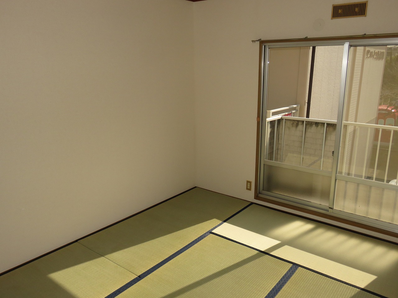 サンハイツ徳倉A棟の居間写真
