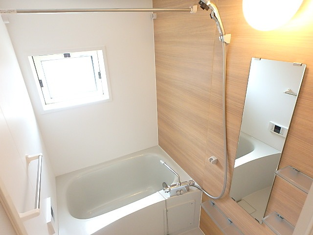 バス・シャワールーム　追い焚き機能付きの浴室です