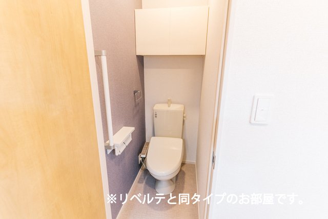 【新田旭町アパートのトイレ】